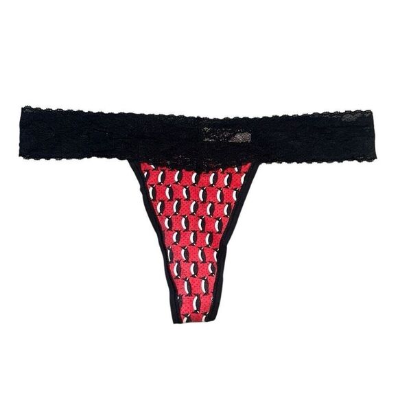 Victoria’s Secret  2014 thong penguin black and red lace Low rise sz M - Picture 1 of 7